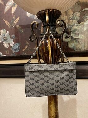 Michael Kors please check all picture of condition